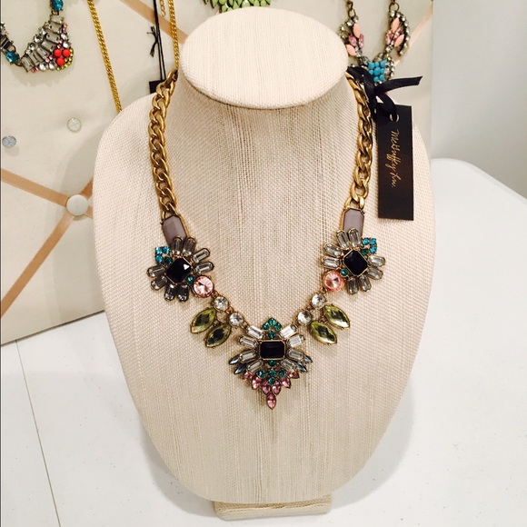 Jewelry - Statement necklace