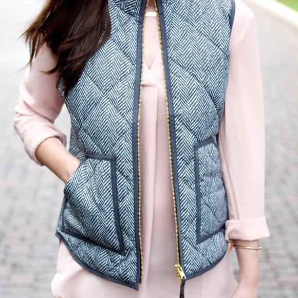 ️J. Crew style grey herringbone quilted vest