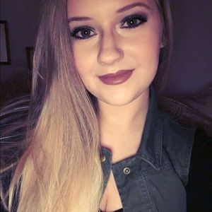 Meet your Posher, Kayla