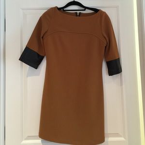 Dress with genuine leather detail