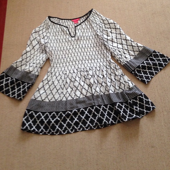 Black and blouse with bell sleeves. Moroccan print