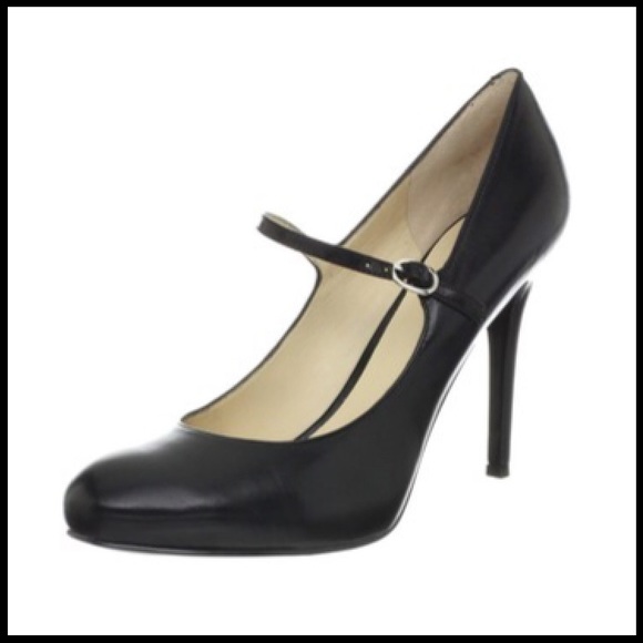 Sale! Price is firm. Nine West Mary Jane pumps