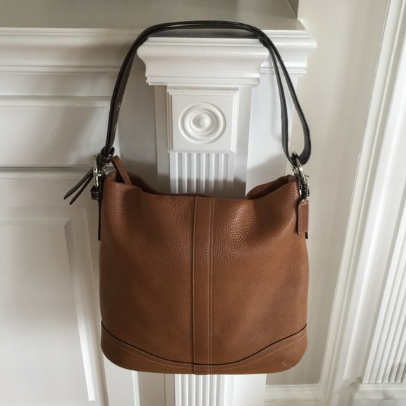 Coach Handbags - Coach leather purse .