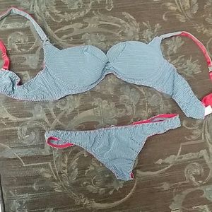 Set Lingerie Agent Provocateur Adara - Soutien-gorge 34C & Porte-jarretelles Noir Dentelle
