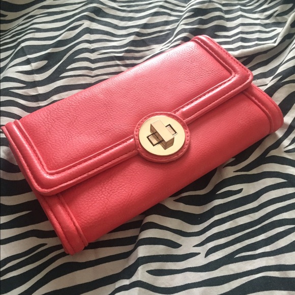 NWOT Cute and trendy wallet