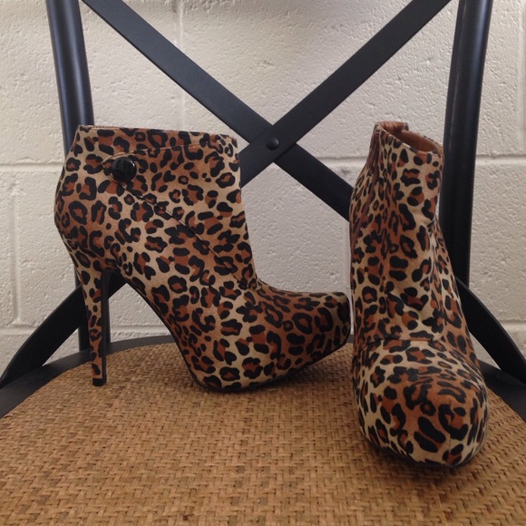 Leopard print booties never worn