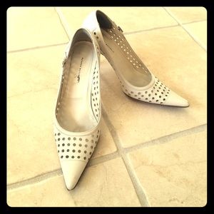 Super Cute Banana Republic Perforated Pumps Heels