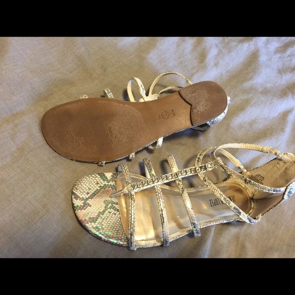 (SOLD)Jennifer Lopez gladiator cream sandal size 6 - Picture 2 of 3