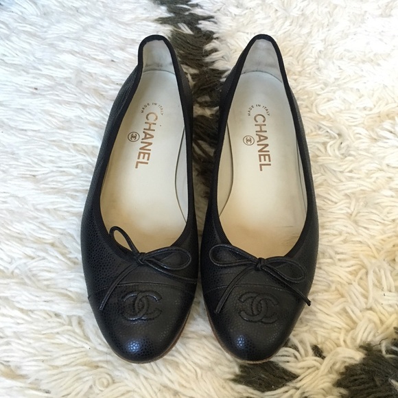 CHANEL Shoes - 💯Chanel Flats size 38/7.5 Black Pebbled Leather