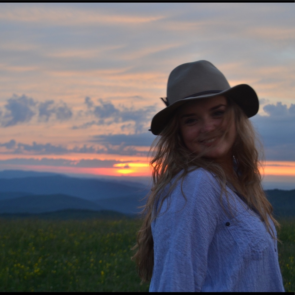Meet your Posher, Emily