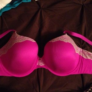 38DD fushia VS bra. Lined Demi
