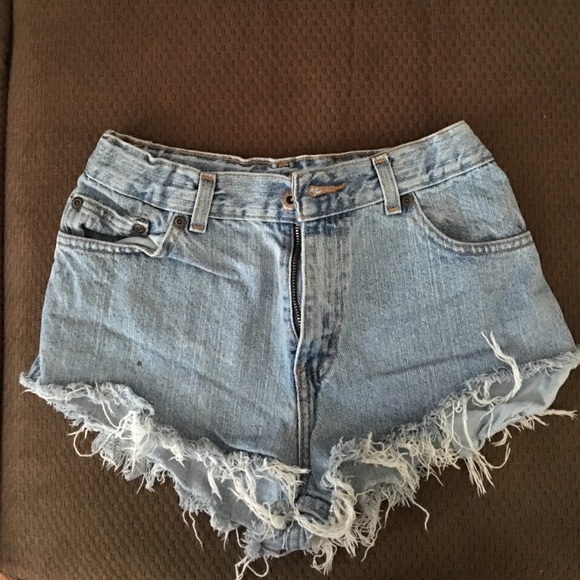 Frayed distressed high wasted shorts