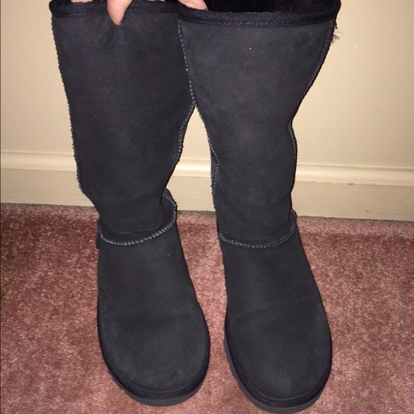 Black tall uggs