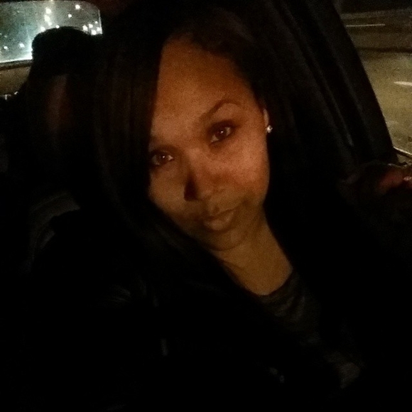 Meet your Posher, Jeanette - Picture 1 of 1