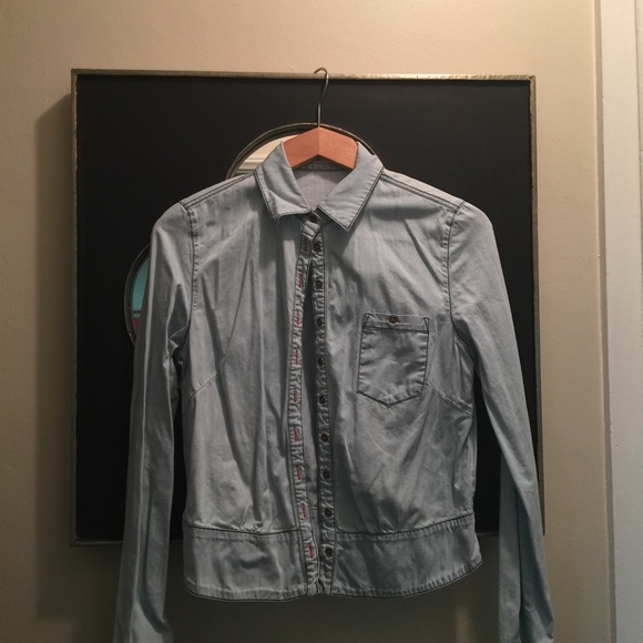 SOLD ✅Chambray button-down shirt! - Picture 3 of 4