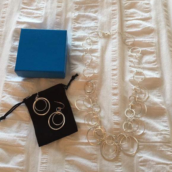Necklace and Earring set!