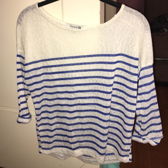 Three-quarter sleeve flow we shirt size small