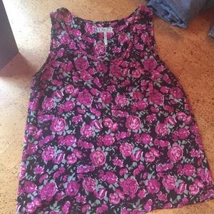 SOLD Kirra open back rose print pocket tank