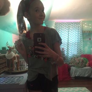 Meet your Posher, Elise