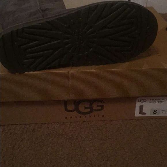 new uggs size 8 new uggs size 8