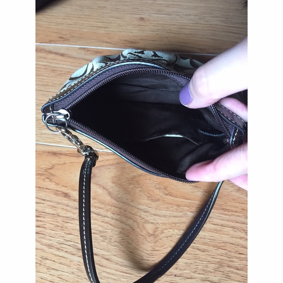 BRAND NEW, NEVER USED Coach Wristlet - Picture 3 of 4