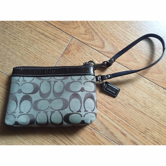 BRAND NEW, NEVER USED Coach Wristlet - Picture 2 of 4