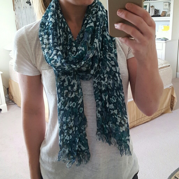 Eddie Bauer scarf bundle (blue and plum)