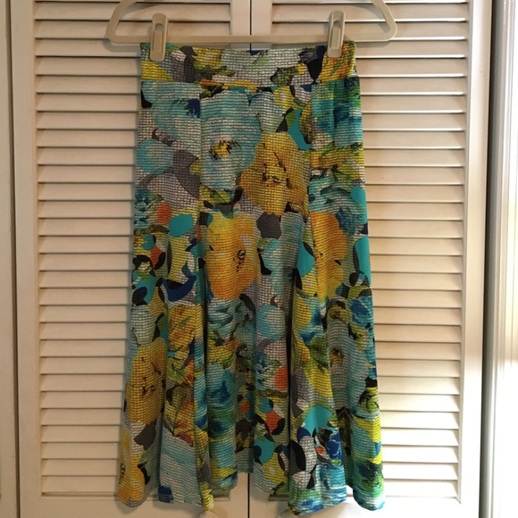 💐 Floral Mid Length Skirt