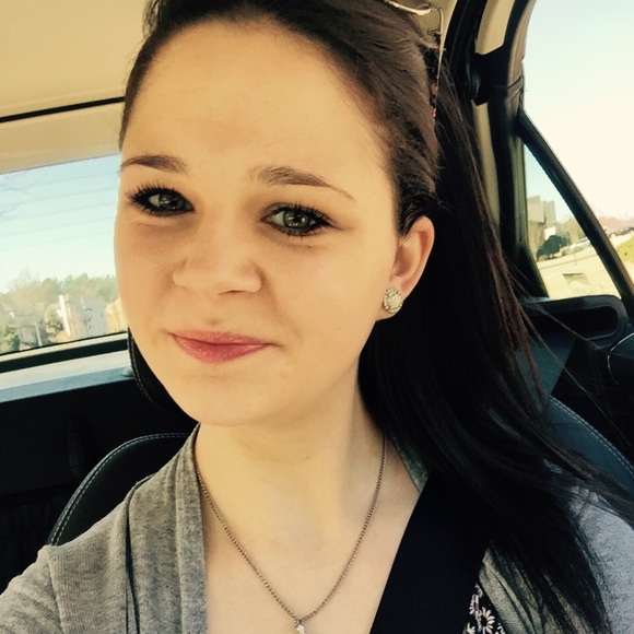 Meet your Posher, Tori - Picture 1 of 1