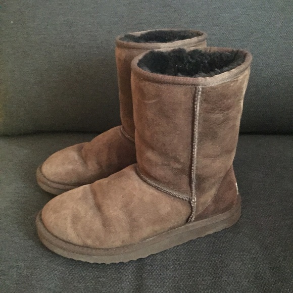 UGG Shoes - Short chocolate UGGs