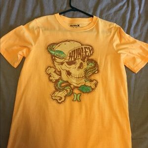Hurley skull peachy color boys XL shirt