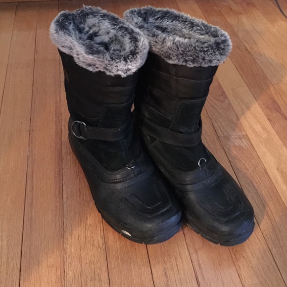 Black North Face boots