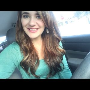 Meet your Posher, Alexia