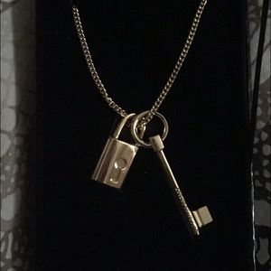 Victoria's Secret Scandalous gold necklace