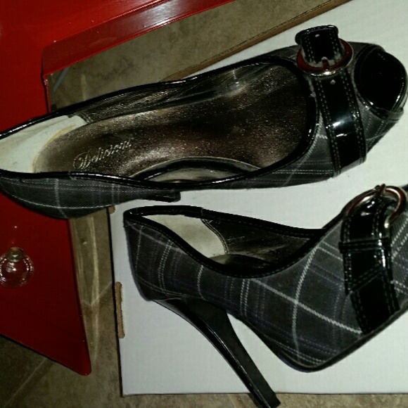 Cute plaid & patent buckle peep toe pumps
