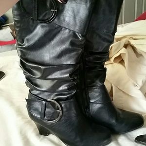 Super cute wedge heeled black women's boots