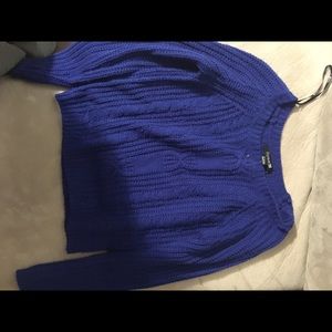 Blue crew neck knit looking sweater