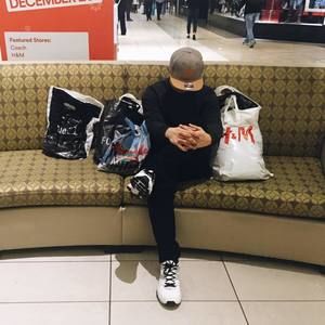 Meet your Posher, Mark luis