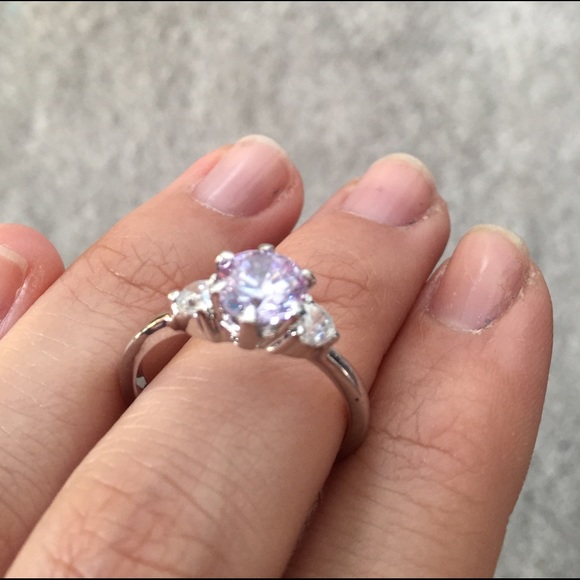 Gorgeous 3 faux stone ring - Picture 3 of 3