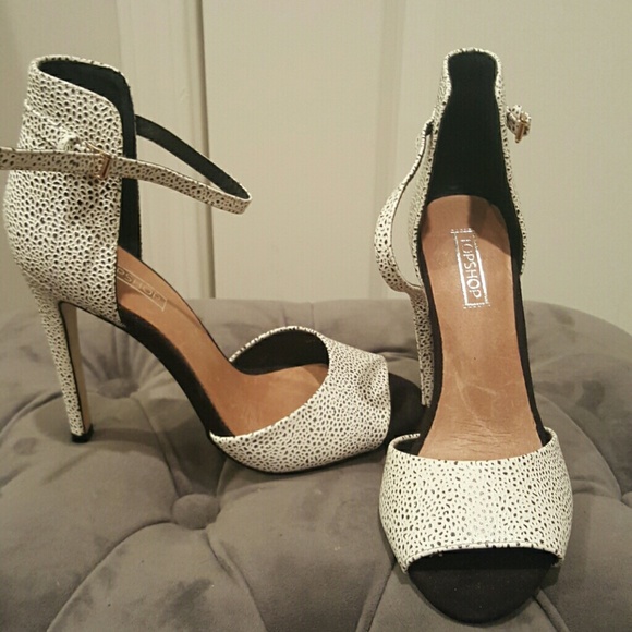 Topshop Shoes - NEW!!!! Top Shop white heels