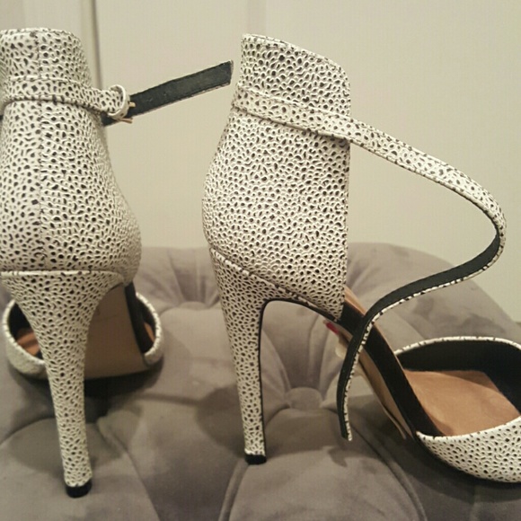 NEW!!!! Top Shop white heels - Picture 3 of 4