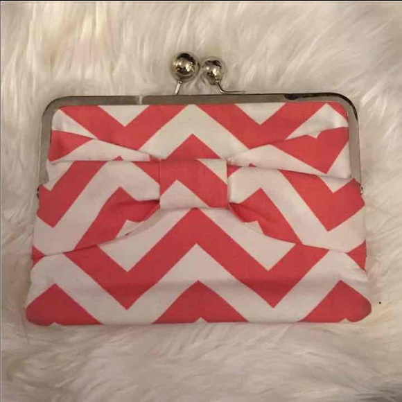Coral chevron clutch