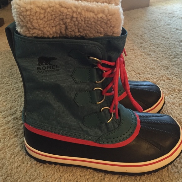 BRAND NEW Sorel Carnival Boots - Picture 2 of 2