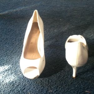 Nice and clean white style high heels