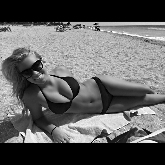 Meet your Posher, Meg 🌺 - Picture 2 of 2