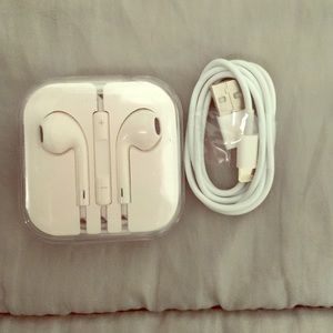 Brand new iPhone 5/6 headphone and charger