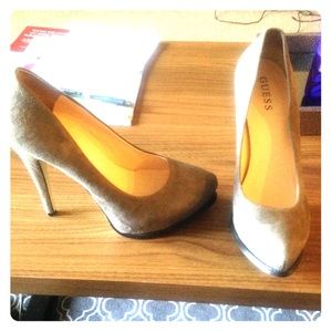 3 inch Guess Suede Heels size 8 in GREAT condition