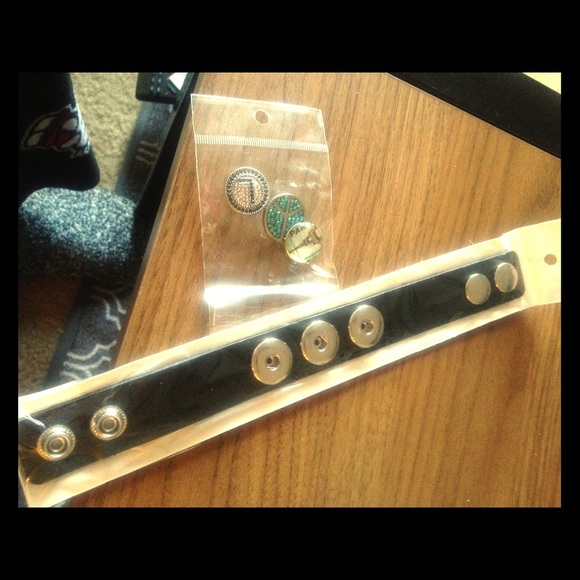 Snap on charm bracelet BRAND NEW IN PACKAGE