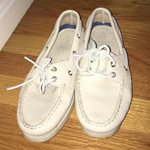 Sperry off white shoes