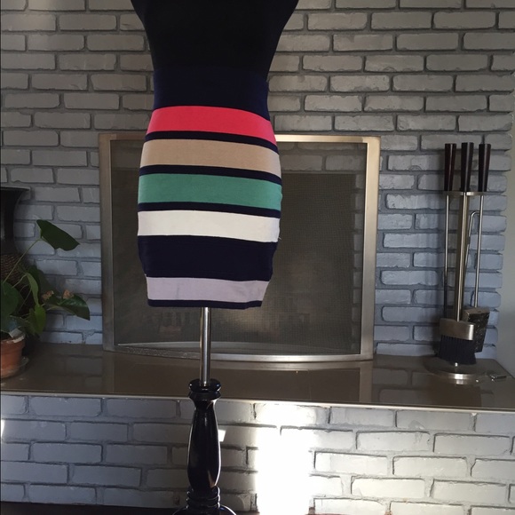 Multi-colored body conscious skirt
